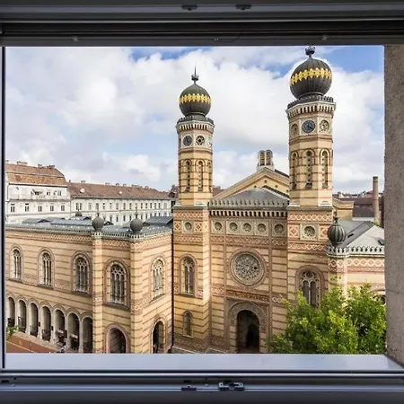 Luxe Skyline Serenity Retreat By Dohany Synagogue