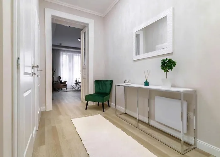 Luxe Skyline Serenity Retreat By Dohany Synagogue *