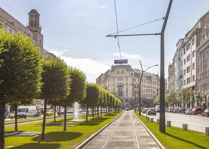 Luxe Skyline Serenity Retreat By Dohany Synagogue *